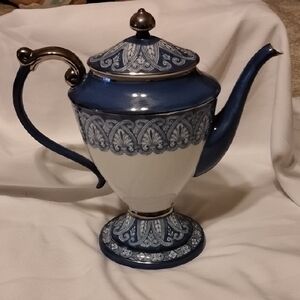 Vtg Bombay Company Arabesque Coffee/tea pot w/lid blue white platinum trim EUC